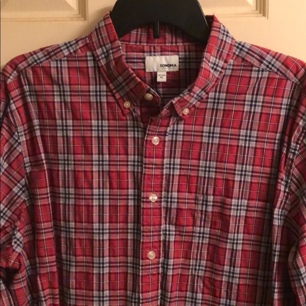 Sonoma Men’s plaid longsleeve button up shirt.